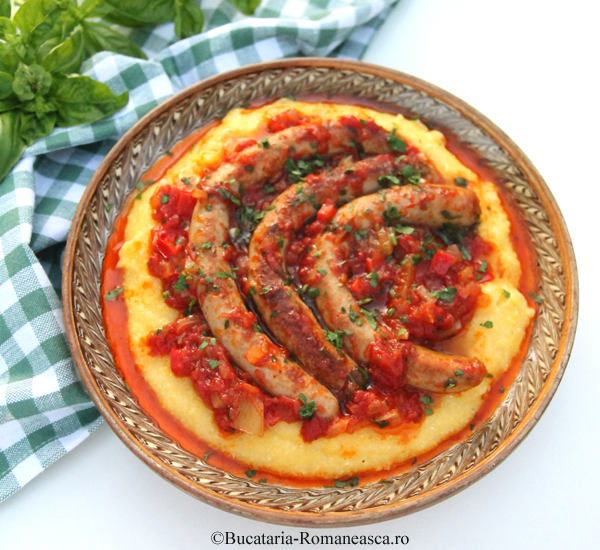 Carnati de casa in sos de rosii