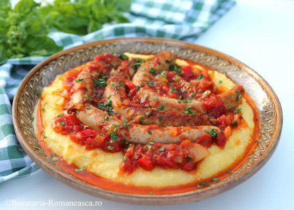 Carnati de casa in sos de rosii