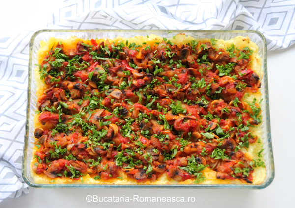 Cartofi cu ciuperci si rosii la cuptor