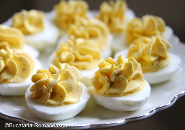 oua umplute festive pentru platou rece