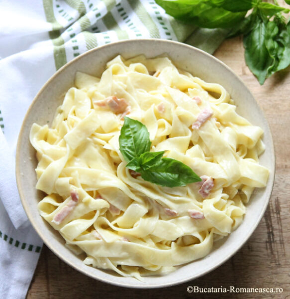 Paste cu smantana si bacon