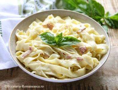 Paste cu smantana si bacon