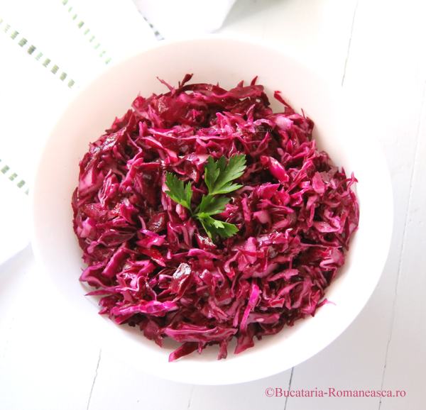 Salata de varza rosie