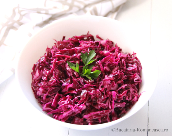 Salata de varza rosie